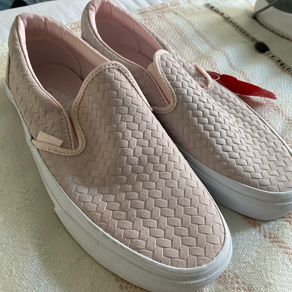 NEW with tags Baby Pink suede vans SZ 8